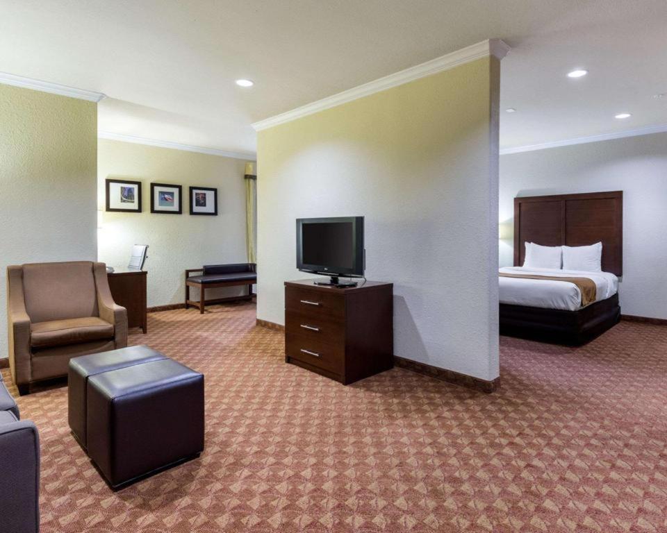 Comfort Suites Near Nasa - Clear Lake Webster Exterior photo